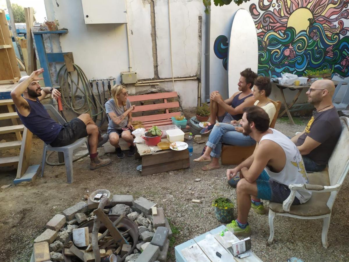Juha'S Guesthouse - Zarqa Bay Jisr ez Zarqa Buitenkant foto
